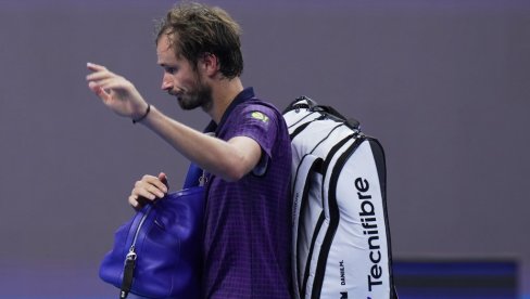 ŠOK U MELBURNU! Potpuni debakl Medvedeva, klinac mu izvukao uši