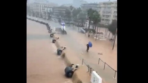 SVE JE POD VODOM, NA SNAZI CRVENI ALARM: Vatrogasci na Ibici raspoređeni su kako bi spasili ljude