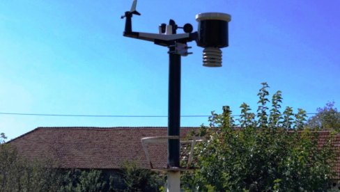 УДРУЖЕЊЕ ПАРАЋИН МЕТЕО КУПИЛО ЈОШ ДЕВЕТ АУТОМАТСКИХ МЕРНИХ СТАНИЦА   Читава општина прати (не)време