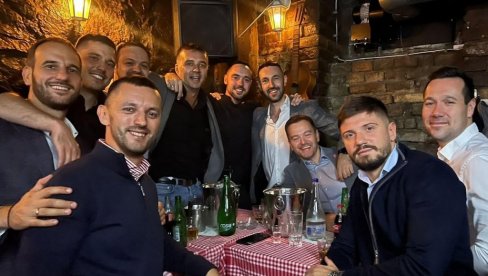 УРЕДНИК СА РТС-А У ДРУШТВУ МАНОЈЛОВИЋЕВОГ ПОКРЕТА: Ко још сумња да је јавни сервис окупиран блокадерима?