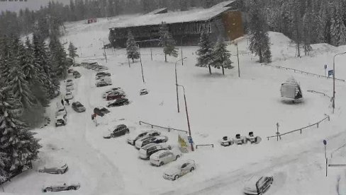 NAPADAĆE POLA METRA SNEGA, RHMZ UPALIO CRVENI METEO ALARM ZBOG OBILNIH PADAVINA: Ovi dani će biti najkritičniji