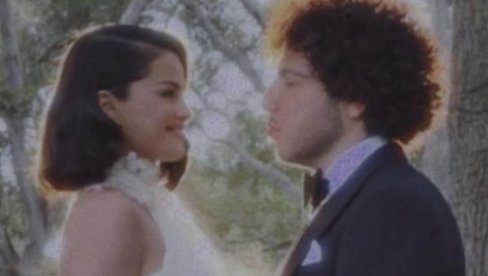 СВИ ДЕТАЉИ ВЕНЧАЊА СЕЛЕНЕ ГОМЕЗ: Носила је две луксузне хаљине, младожења је само изустио - Оженио сам Дизни принцезу