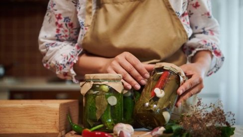 RECEPT ZA DOMAĆU TURŠIJU: Pogledajte kako su je pravile naše bake - evo u čemu je tajna