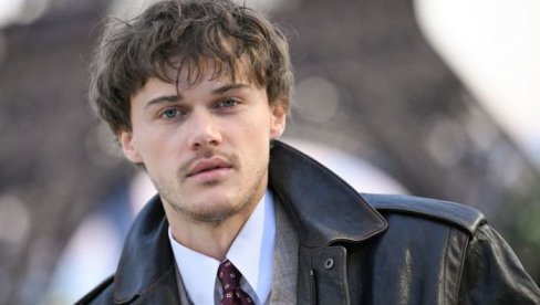 КО ЈЕ КРИСТОФЕР БРИНИ, ГЛУМАЦ КОЈЕГ СВИ УПОРЕЂУЈУ СА МЛАДИМ ЛЕОНАРДОМ: Прославио се у серији за којом су полудели - апсолутно сви!