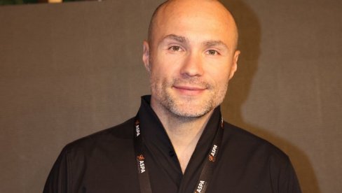 БУДУЋИ ПРОДУЦЕНТИ СПРЕМНИ: Александар Аца Софронијевић музиком помогао младим људима (ФОТО)