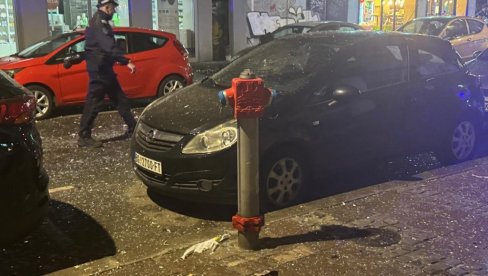 POGLEDAJTE - EKSPLOZIJA UNIŠTILA STAN U BEOGRADU: Jedna osoba pronađena bez svesti (FOTO/VIDEO)