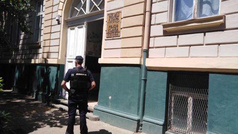 DOJAVA O BOMBI U ŠKOLAMA U SEVERNOM BANATU: Učenici evakuisani na bezbedno, policija proverava navode