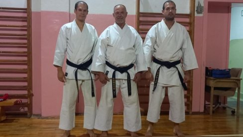 БОРИЛАЧКЕ ВЕШТИНЕ У ПОРОДИЧНОМ КРУГУ : Карате клуб Нокачи у Новом Саду води Мирко Грујић са синовима Дарком и Душаном
