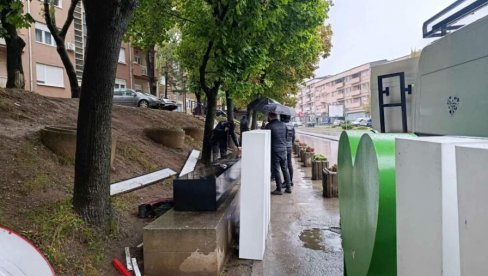 SMETAO IM NATPIS NA ĆIRILICI: Albanske vlasti severne Mitrovice uklonile prepoznatljiv znak u gradu