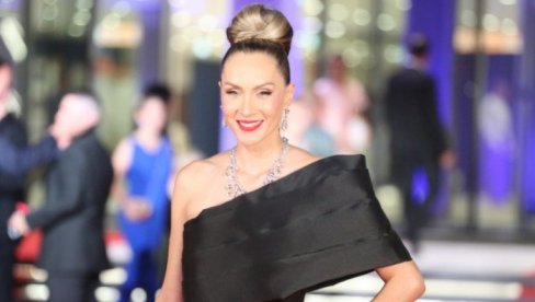 ЖЕНА МОРА БИТИ ДОБРА У КУХИЊИ: Јелена Гавриловић открила да је тајна њене савршене фигуре у домаћој храни