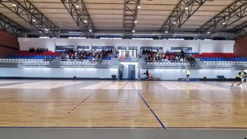 SMETAJU IM I SEDIŠTA U SPORTSKOJ HALI: Nelegitimna albanska vlast u Severnoj Mitrovici