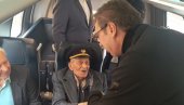HVALA VAM, ODRŽALI STE REČ! Deka Vukosav od 106 godina se zahvalio predsedniku Vučiću što se vozio brzim vozom do Subotice (VIDEO)