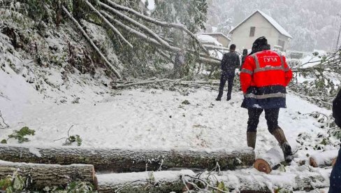 РХМЗ ХИТНО УПОЗОРАВА! Невреме не стаје, ево шта Србију очекује вечерас