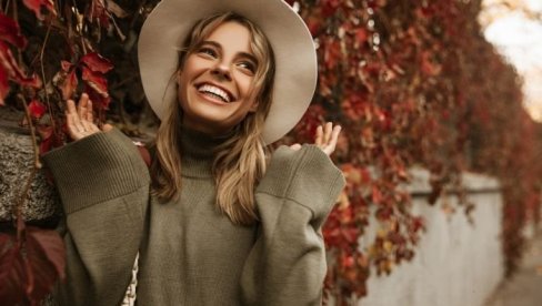 ЈЕДНА БОЈА ЈЕ И ЗВАНИЧНО КРАЉИЦА ЈЕСЕНИ НА НОКТИМА: Одише елеганцијом и луксузом (ФОТО)