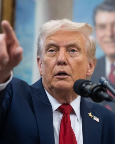 БЕЛА КУЋА У ДУХУ АЛ КАИДЕ: Трамп поклонио парфем бившем терористичком вођи