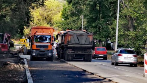 MAŠINE I U MIŠIĆEVOM BULEVARU: Posle Drajzerove ulice, nastavlja se sređivanje saobraćajnica na opštini Savski venac