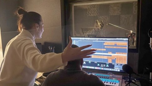 UŠLA U MUZIČKI STUDIO: Ceca Ražnatović snima novi album (FOTO)