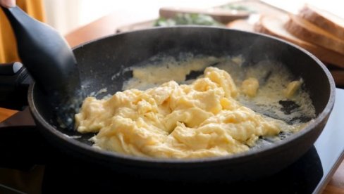 10 НАМИРНИЦА КОЈЕ УВЕК ТРЕБА ДА ЈЕДЕТЕ УЗ ЈАЈА: Све се своди на комбинацију намирница!