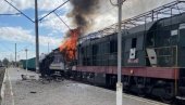 РУСИ УДАРИЛИ НА ЖЕЛЕЗНИЧКУ СТАНИЦУ, ВОЗ У ПЛАМЕНУ Зеленски: Дивљачки напад дроном, најмање 30 повређених (ВИДЕО)