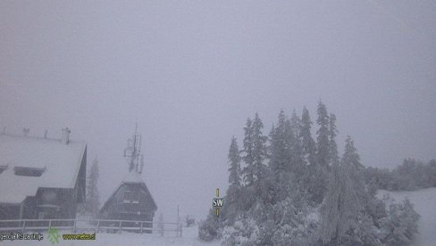 СНЕГ ПРЕКРИО ПЛАНИНЕ У СЛОВЕНИЈИ: Издато наранџасто упозорење - могућа и мећава