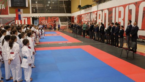 НАСТУПИЛО 1.000 УЧЕСНИКА ИЗ ОСАМ ЗЕМАЉА : У Новом Саду одржан 21. Међународни карате турнир „Куп пријатељства“