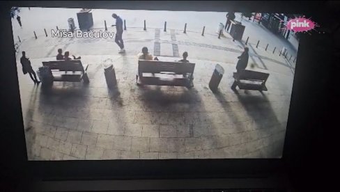 POGLEDAJTE: Miša Bačulov prolazi pored nadstrešnice u Novom Sadu pre nego što je pala (VIDEO)