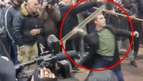 ВЕЋЕ БЛОКАДЕРА ПОТВРДИЛО: Ослобађајућа пресуда студенту који је моткама нападао полицију (ВИДЕО)