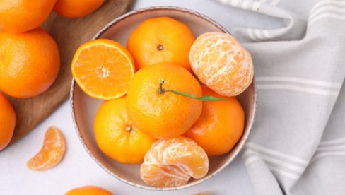 3 РАЗЛОГА ЗБОГ КОЈИХ ТРЕБА ДА ЈЕДЕТЕ МАНДАРИНЕ: Мала воћка, али велики савезник здравља
