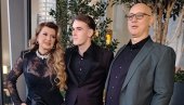 ANDREJ IMAO SAMO JEDNU ŽELJU: Viki Miljković sa suprugom Tašketom i sinom Andrejem pred početak punoletstva (FOTO)