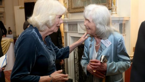 PISALA JE O PREVARAMA I LJUBAVI: Umrla čuvena spisateljica erotskih drama i žena koju zovu - Keri Bredšo sedamdesetih!