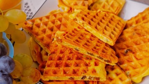 СТАРИНСКА ПОСЛАСТИЦА КОЈА ЋЕ ВАС ОСВОЈИТИ: Рецепт за галете са сувим грожђем (ВИДЕО)