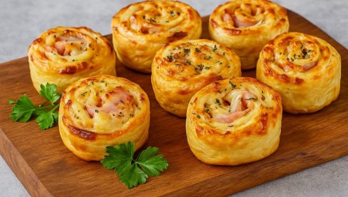 РОЛНИЦЕ ОД ЛИСНАТОГ ТЕСТА: Брз и укусан залогај са шунком и сиром