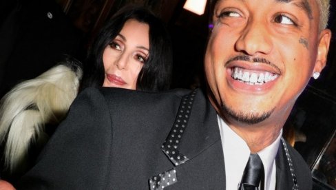 ШЕР (79) РАСКИНУЛА С ДЕЧКОМ (39): Причала је да је љубав њеног живота иако ју је варао, ипак преко једног није могла да пређе