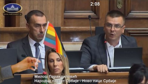HIT SNIMAK IZ SKUPŠTINE: Brnabić, Parandilović i gej afera (VIDEO)