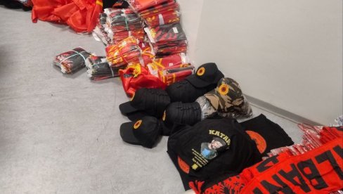 ПОГЛЕДАЈТЕ: Ево шта је све полиција запленила у комбију Албанца пред утакмицу у Лесковцу (ФОТО)