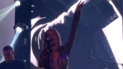 ЛАВИНА ЕМОЦИЈА: Теа Таировић запевала у част преминулог Халида Бешлића (ФОТО)