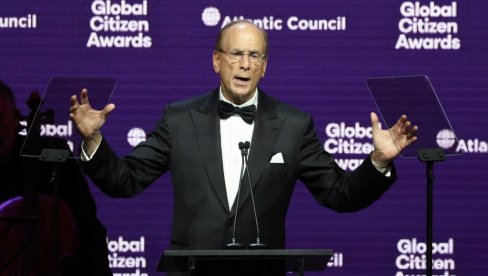 ОД ЊЕ НЕМА БОГАТИЈЕ, СЕБИ МОЖЕ ДА ПРИУШТИ АМА БАШ - СВЕ: Ево како изгледа и чиме се бави супруга тајног финансијског владара света