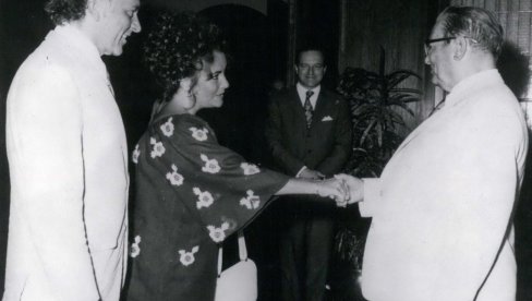 НАЗВАО ГА МЛАКОЊОМ СА ОГРОМНИМ СТОМАКОМ: Ричард Бартон у свом дневнику писао грозне ствари о Титу и Јованки