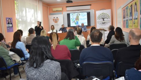 TRIBINA U KIKINDI  Pomoć deci sa retkim bolestima