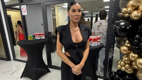 ОБА ПОСЛА СЕ РАДЕ СА ВЕЛИКИМ ОДРИЦАЊЕМ: Миа Борисављевић о музици, фитнесу и трајању на сцени (ФОТО)