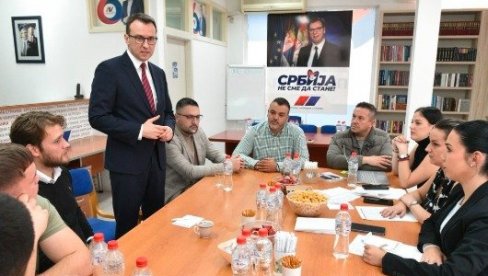 PETKOVIĆ POSETIO OPŠTINSKI ODBOR SNS NA PALILULI: Hvala našim aktivistima koji itekako brinu za naš narod na Kosovu i Metohiji