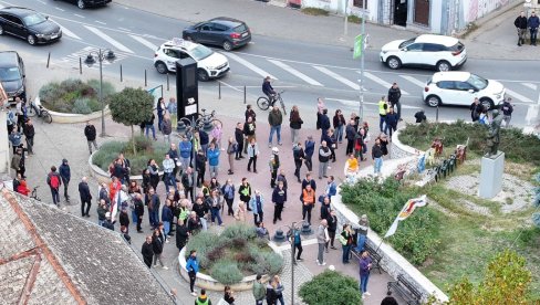 НАЖАЛОСТ, ИСТОРИЈА НАС НИШТА НИЈЕ НАУЧИЛА: За блокадере не постоји нико до њих самих, који желе да воде и уређују ову државу...
