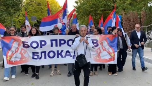 DEKA ZASVIRAO FRULU: Podrška narodu na KiM u Boru (VIDEO)