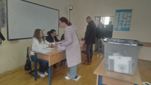LOKALNI IZBORI U LEPOSAVIĆU: Izborni proces protiče regularno,do 17 h glasalo više od 50 odsto upisanih