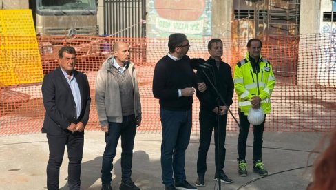 VUČIĆ OBIŠAO RADOVE NA PORODILIŠTU U VIŠEGRADSKOJ: Država ulaže 40 miliona, nema života ni države bez dece