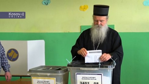 LOKALNI IZBORI NA KiM: Mitropolit raško-prizrenski Teodosije glasao u Gračanici