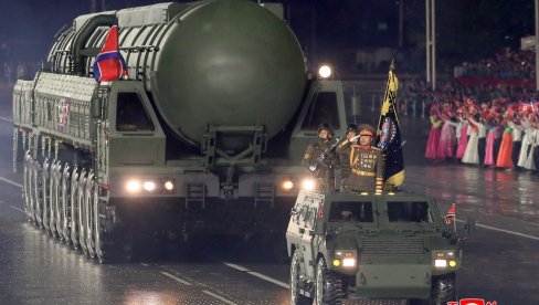 RAKETA ZA UDAR PO AMERICI: Severna Koreja predstavila novu ICBM Hvasong-20 na čvrsto gorivo sa više  sa više bojevih glava (VIDEO)