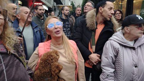 VANESA ŠOKČIĆ U SKADARLIJI: Folk zvezda došla da pesmom oda počast kolegi Halidu Bešliću