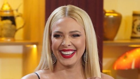 МИЛИЦА ТОДОРОВИЋ ПОКАЗАЛА ТРУДНИЧКИ СТОМАК: Певачица прославила 35. рођендан никад срећнија