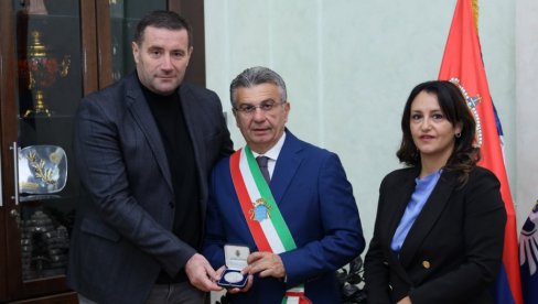 ПРЕДСТАВНИЦИ ВЕРИЈЕ, КАСИНЕ И ЉУТОМЕРА: Братимљени градови на ужичком рођендану